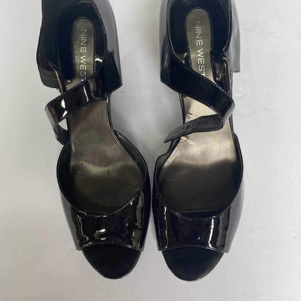 Lacquer black heel pump with strap  by Nine West. Pre-owned in good condition 8M